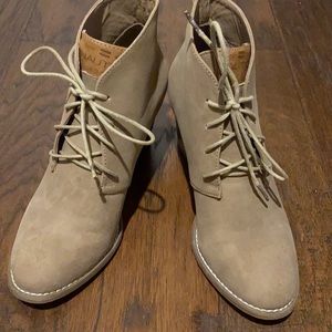 Women’s ankle booties with lace